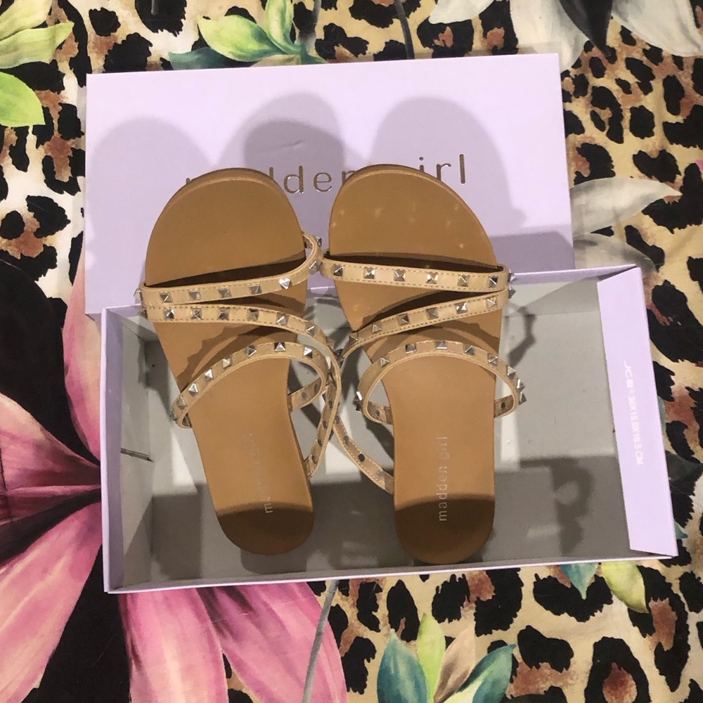 🎉🎉SALE🎉🎉Super Cute Madden Sandals🎉
